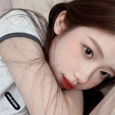 单车上的少女